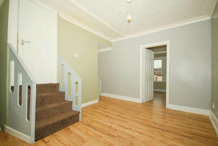 2 Bedroom Flat To Rent In Canterbury Street, Gillingham, ME7