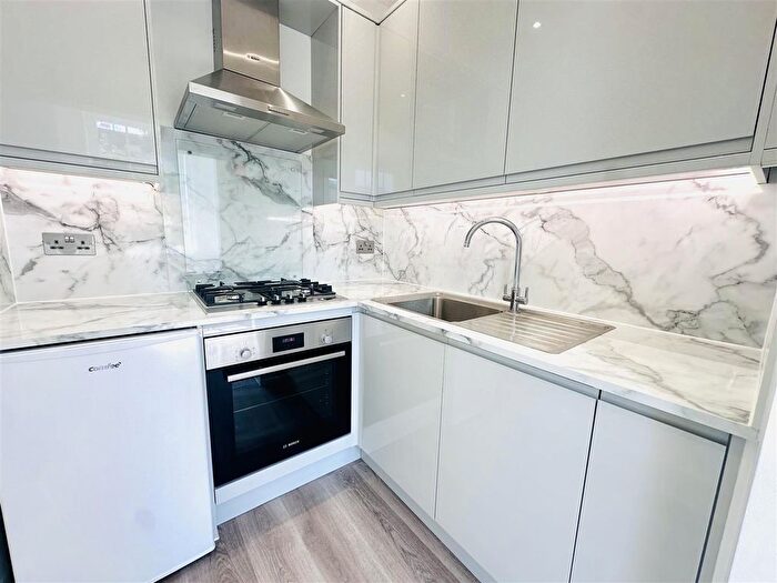 1 Bedroom Flat To Rent In Blenheim Terrace, St John's Wood, London, NW8