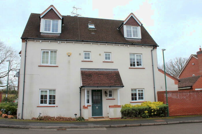 4 Bedroom Semi-Detached House To Rent In Foxley Drive, Catherine-de-barnes, B91