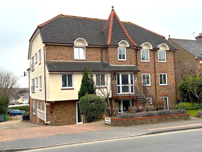 2 Bedroom Flat To Rent In Old Road East, DA12