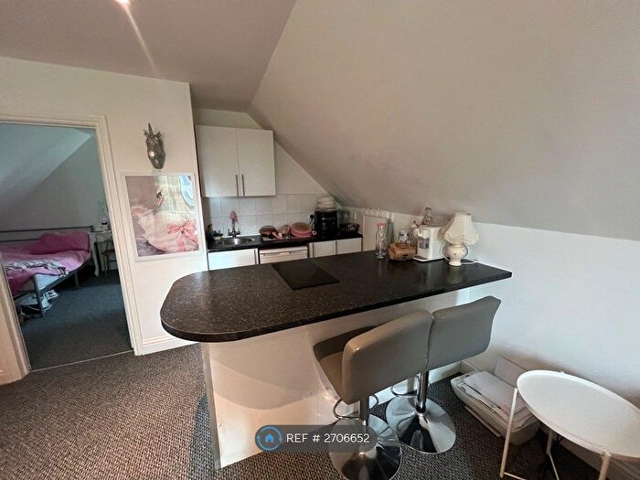 1 Bedroom Flat To Rent In Station Road, London, N3