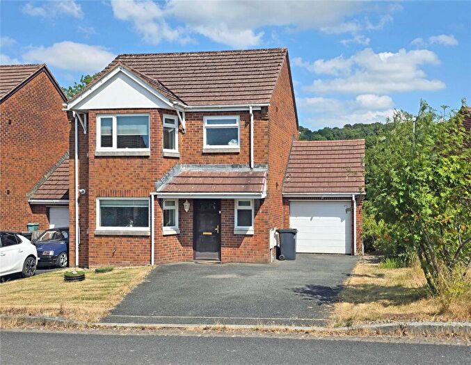 3 Bedroom Link Detached House For Sale In Clewedog Drive, Tremont Park, Llandrindod Wells, Powys, LD1