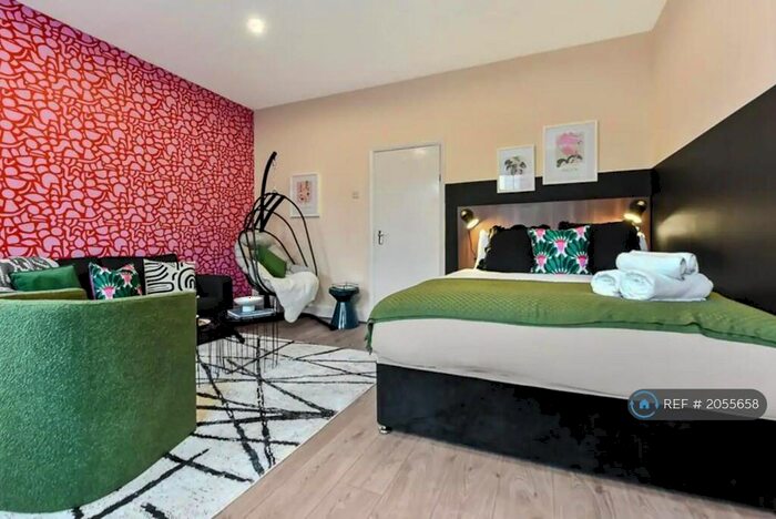 Studio To Rent In Settles Street, London, E1