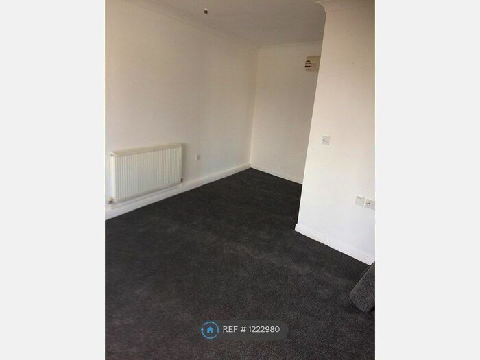 2 Bedroom Flat To Rent In Tindale Crescent, Bishop Auckland DL14