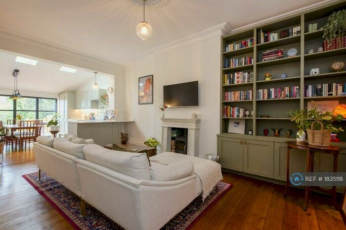 3 Bedroom Flat To Rent In Poppleton Road, London, E11