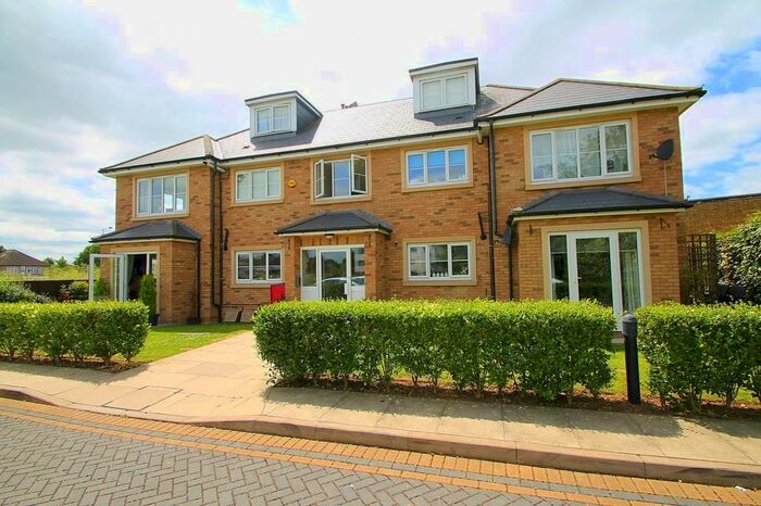 3 Bedroom Flat To Rent In Town Lane, Stanwell, Staines, TW19