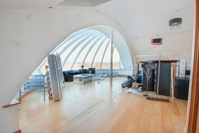 3 Bedroom Flat To Rent In Station Road, Barnet, EN5