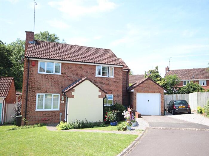 4 Bedroom Detached House For Sale In Moss Mead, Chippenham, SN14