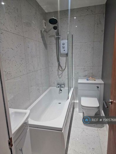 2 Bedroom Flat To Rent In Peveril Mount, Bradford, BD2