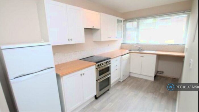 2 Bedroom Semi-Detached House To Rent In South Knighton Road, Leicester, LE2