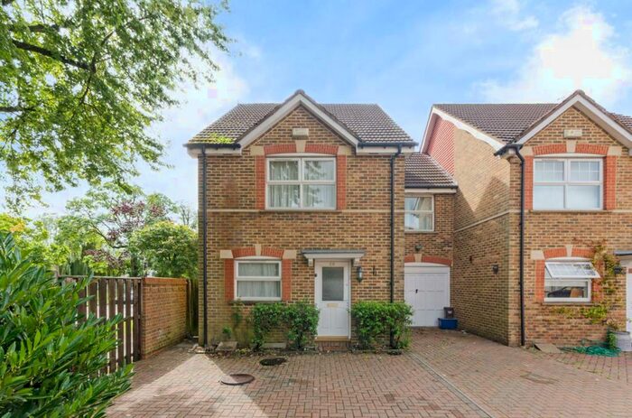 4 Bedroom House To Rent In Sandwick Close, Mill Hill, London, NW7