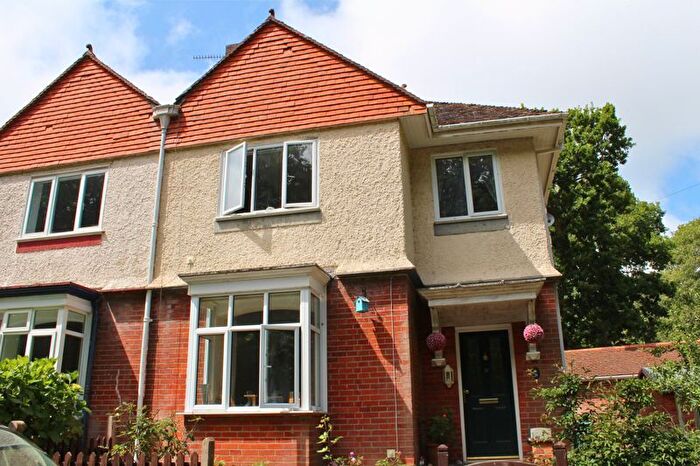 3 Bedroom Semi-Detached House For Sale In Forest End, Newport, PO30