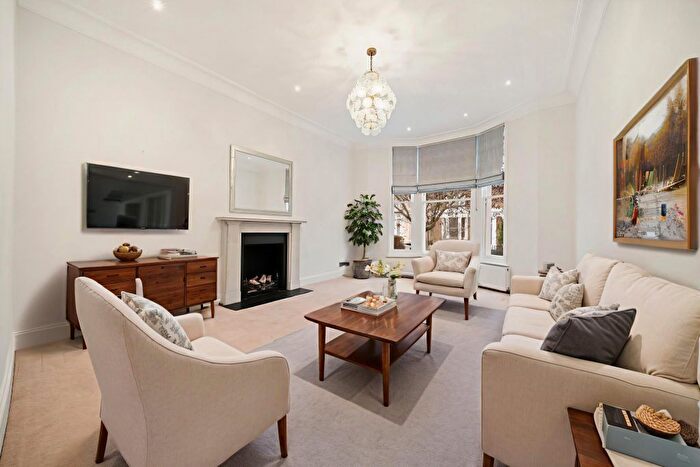 2 Bedroom Flat To Rent In Stowe Road, Shepherd’S Bush, W12