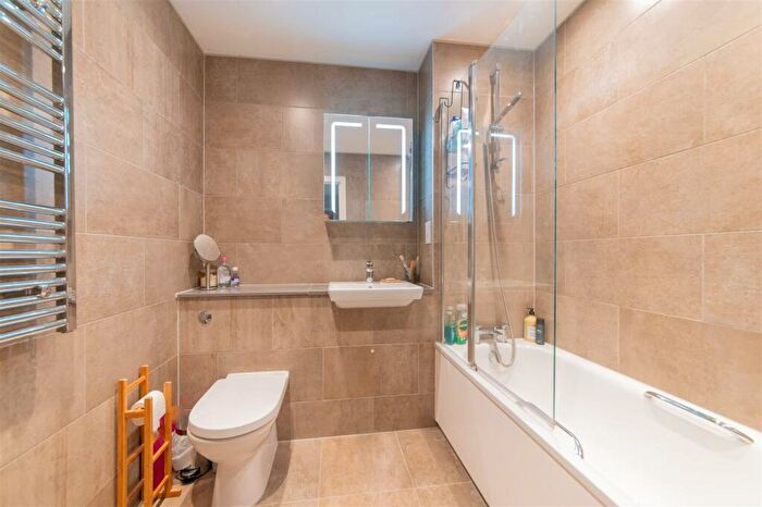 1 Bedroom Flat For Sale In Nether Street, London, N3