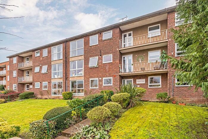 2 Bedroom Flat For Sale In Cranes Park Avenue, Surbiton, KT5