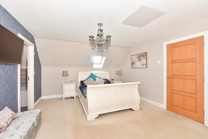 4 Bedroom Detached House For Sale In Southern View, Haywards Heath, West Sussex, RH16