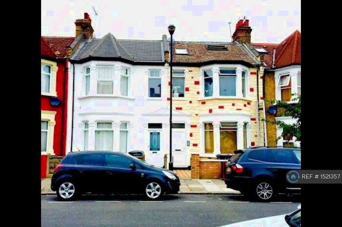 Studio To Rent In London, London, N22