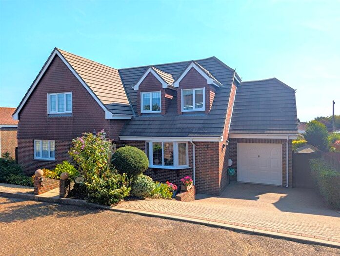 5 Bedroom Detached House For Sale In Peacock Close, Shanklin, PO37