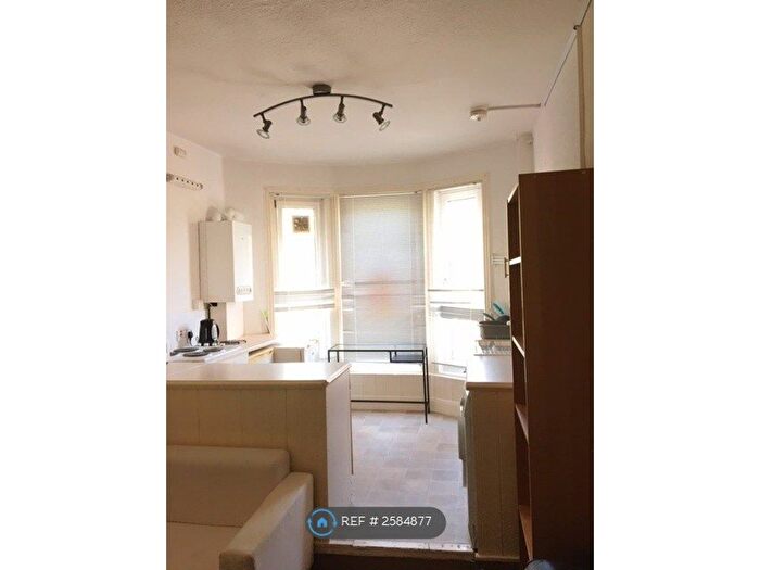 1 Bedroom Flat To Rent In Ettrick Place, Glasgow, G43