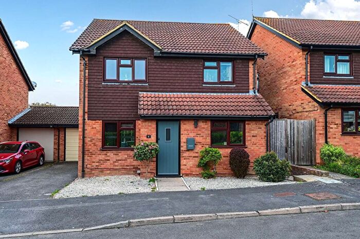 4 Bedroom Detached House For Sale In Borderside, Yateley, GU46