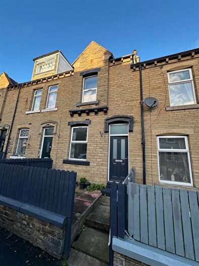 4 Bedroom Terraced House To Rent In Elizabeth Street, Elland, HX5