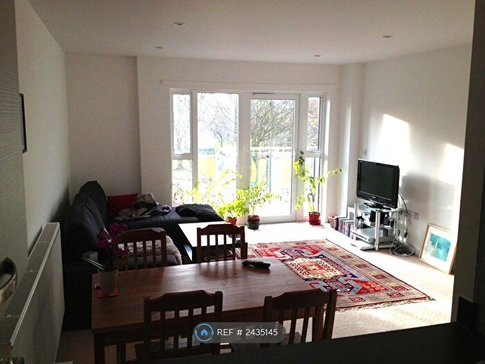 2 Bedroom Flat To Rent In Brickfield Road, London, SW4
