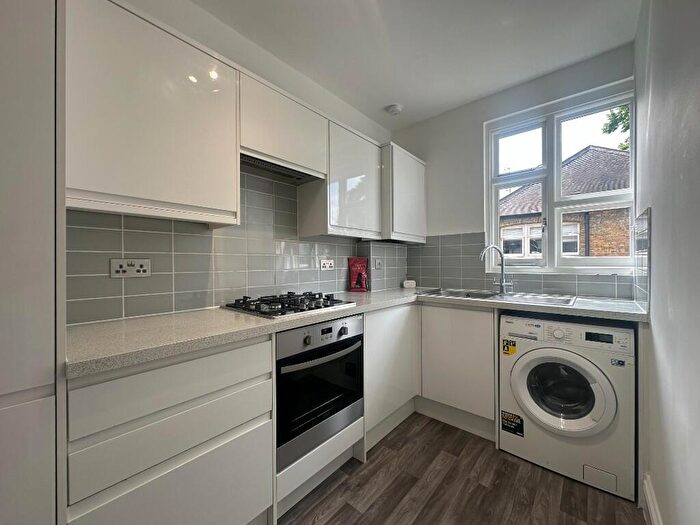 1 Bedroom Flat To Rent In Saltwood Grove, Walworth Village, SE17