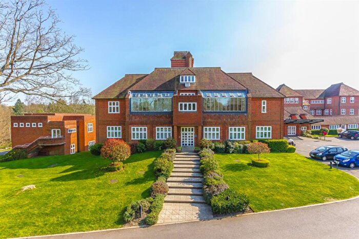 2 Bedroom Apartment For Sale In Elizabeth Drive, SM7