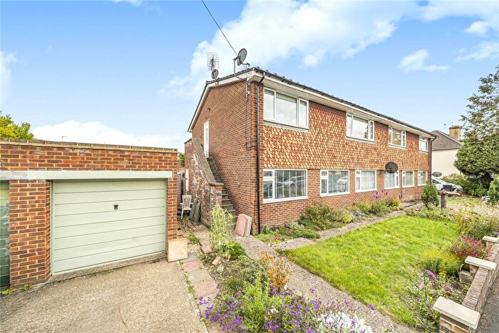 2 Bedroom Maisonette For Sale In Sussex Road, Knaphill, Woking, Surrey, GU21