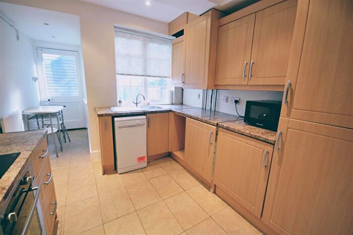 2 Bedroom Apartment To Rent In South Street, Epsom, Surrey, KT18