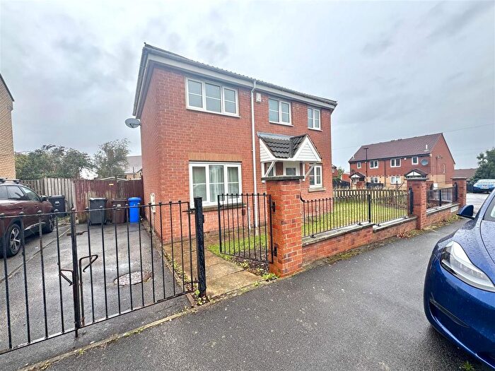 3 Bedroom Semi-Detached House To Rent In Stirling Way, Sheffield, S2