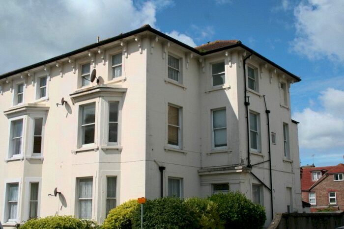 2 Bedroom Flat To Rent In Norfolk Road, Littlehampton, West Sussex BN17
