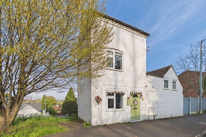 2 Bedroom Semi Detached House For Sale In Henwick Road, Worcester, Worcestershire, WR2