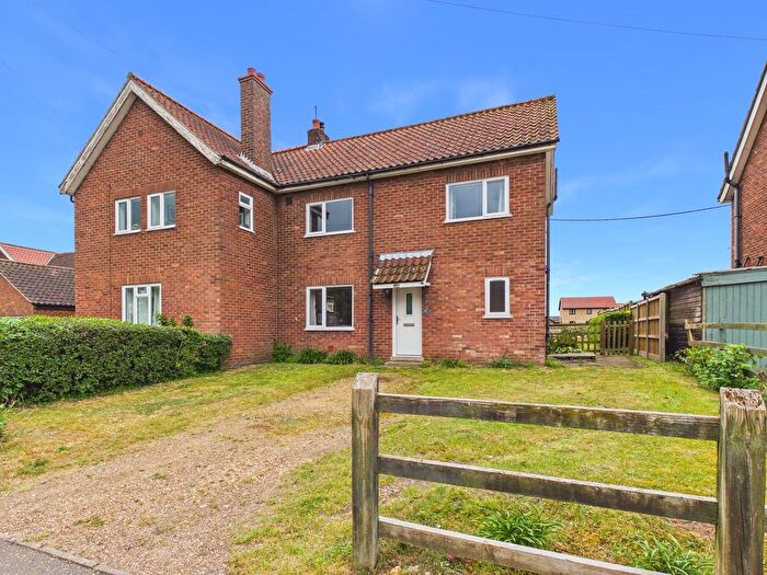 3 Bedroom Semi Detached House For Sale In Norman Drive, Whittington, King's Lynn, PE33