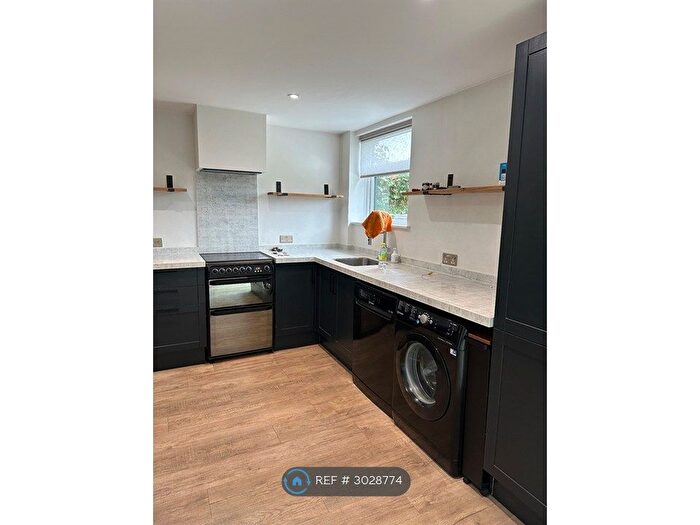 3 Bedroom Semi-detached House To Rent In Bancroft Close, Cambridge, CB1