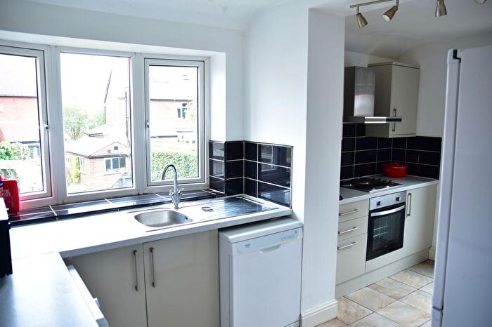 5 Bedroom Semi-Detached House To Rent In Saint Chad's View, Leeds, LS6