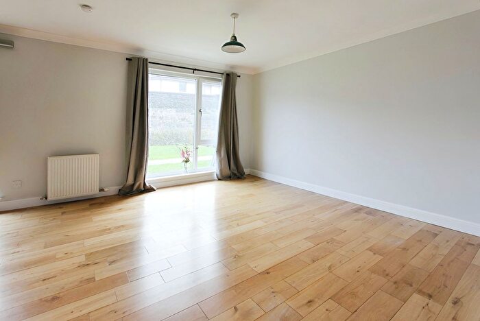 2 Bedroom Flat To Rent In Barleyhill Terrace, Edinburgh, EH6