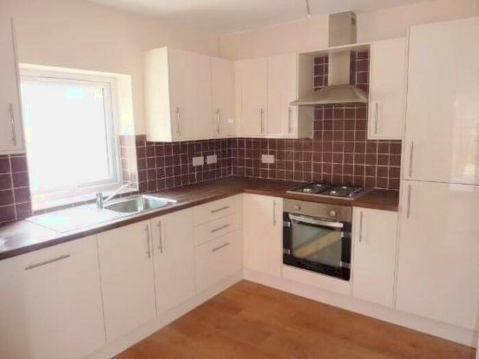 4 Bedroom Town House To Rent In Oxheys Street, Preston, PR1