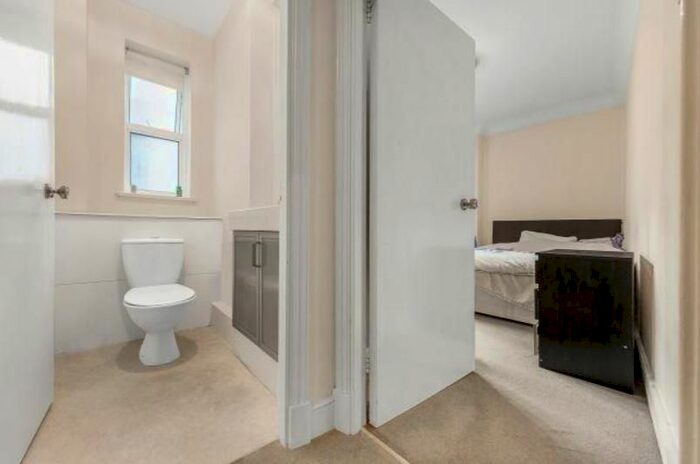 3 Bedroom Flat To Rent In Northwick Terrace, St Johns Wood, London, NW8