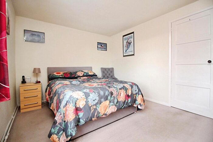 3 Bedroom Semi-Detached House For Sale In Mostyn Avenue, Syston, LE7