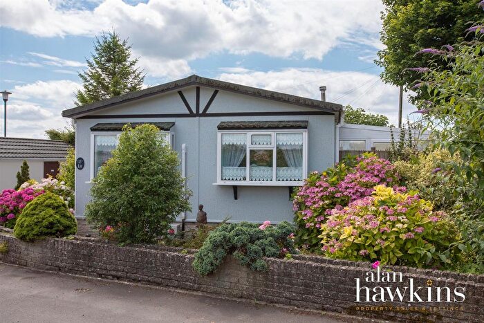 2 Bedroom Mobile/park Home For Sale In Church Park, Bradenstoke, Chippenham, SN15
