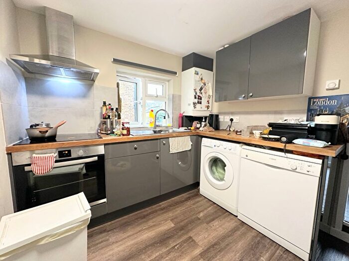 Studio To Rent In Florence Road, Finsbury Park, London, N4