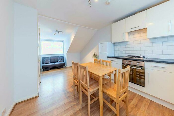 2 Bedroom Flat To Rent In Upper Street, Highbury & Islington, N1