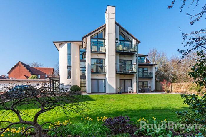 3 Bedroom Flat For Sale In Seren Court, Cyncoed Road, Cardiff, CF23