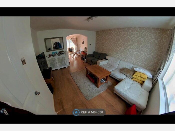 3 Bedroom Semi-Detached House To Rent In Callaway Close, Nottingham, NG8