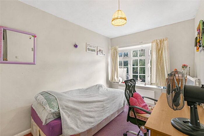 3 Bedroom End Terrace House For Sale In Gilpin Crescent, Twickenham, TW2