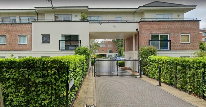 2 Bedroom Flat To Rent In Mill Pond Close, London, SW8