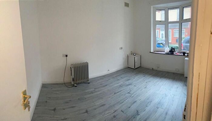 4 Bedroom End Terrace House To Rent In Martin Street, Wolverhampton, WV4