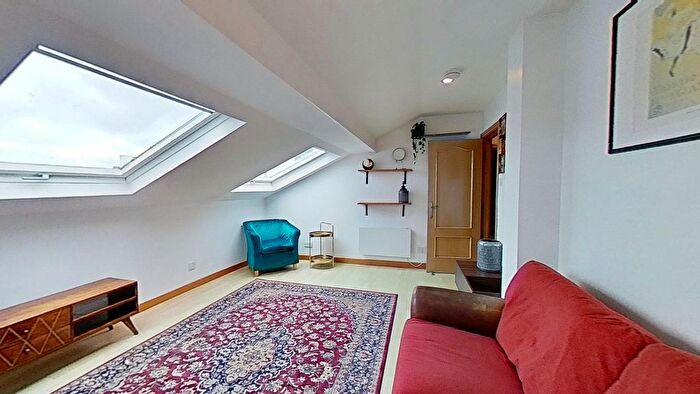 1 Bedroom Flat To Rent In Commercial Street, Edinburgh, Midlothian, EH6