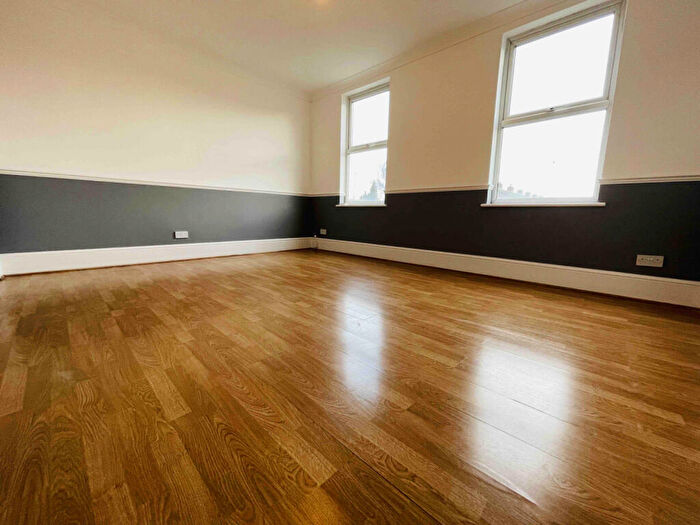 2 Bedroom Flat To Rent In Gibbon Road, London, SE15